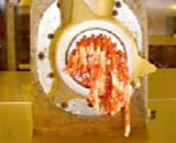 創業当時から使用している大型ミンチ挽きマシン